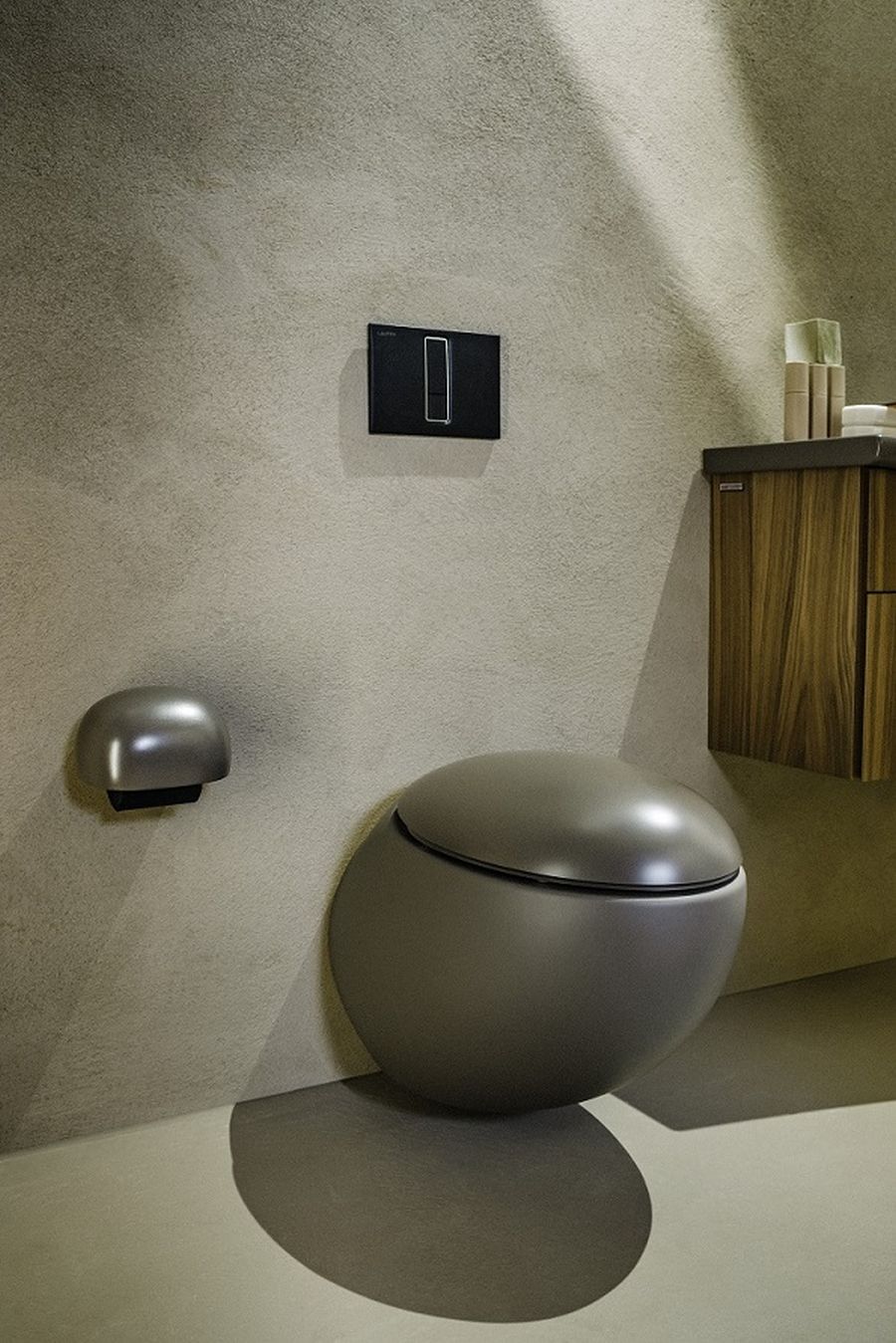 Od zlaté po černou: Moderní koupelny LAUFEN hrají barvami