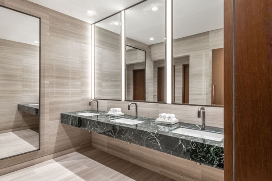 Koupelny LAUFEN v ikonickém Fairmont Golden Prague: Tichý luxus i moderní technologie