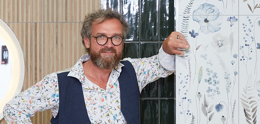 „Obkládačky se vzorem bývaly drahá záležitost,“ říká designér Marek Vráblík.